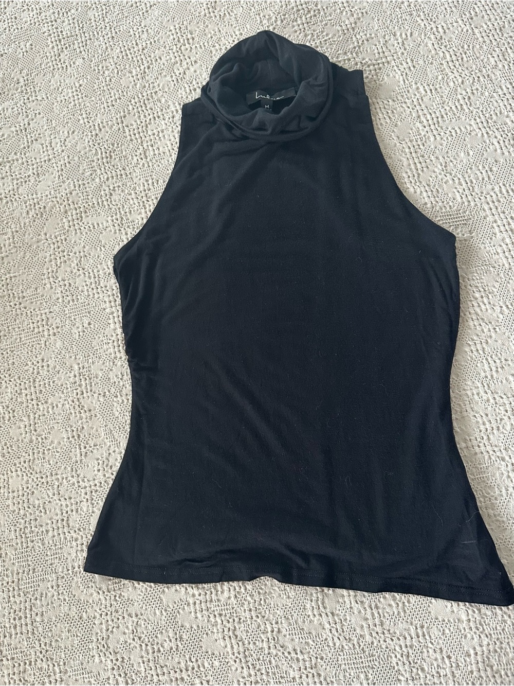 Lulu's Black Sleeveless Turtleneck Tank